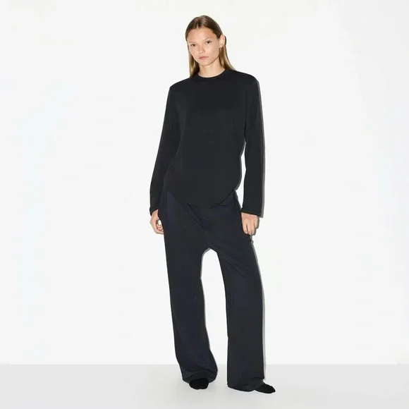 SKIMS Oversized Boyfriend Long Sleeve T-Shirt Black Onyx Size XS Tees - Long Sleeve